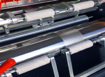 Máquina Rebobinadora de Aluminio Perforado